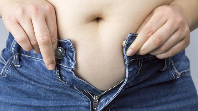 Набор веса при употреблении малого количества пищи: причины и лечение